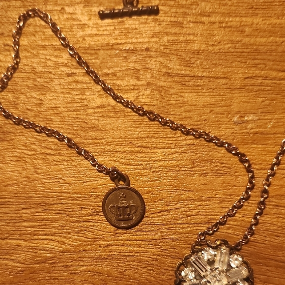 Elegant Gold and Silver Necklace with Crystal Pendant - Picture 2 of 6